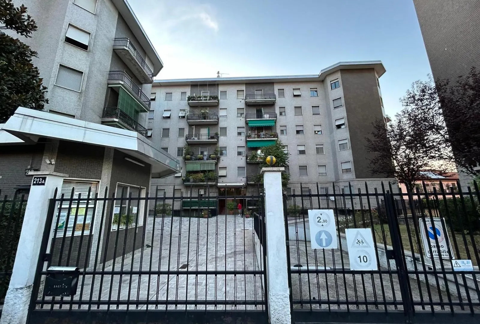 Your Home In Milan - Elegant & Comfortable Stay Ιταλία