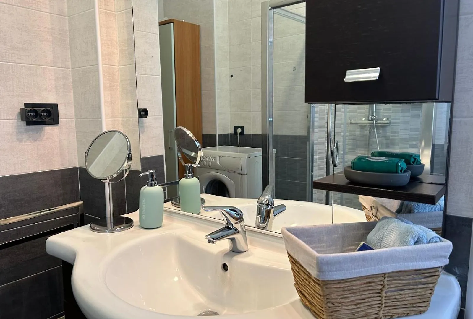 Your Home In Milan - Elegant & Comfortable Stay Ιταλία